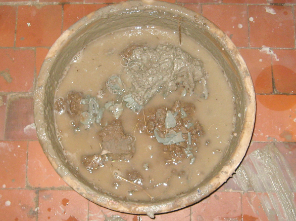 Глина, раскисающая в воде