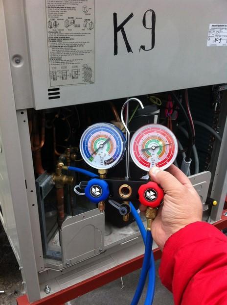 Важно следить за показаниями манометра