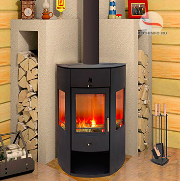 Металлическая печь-камин в интерьере дома