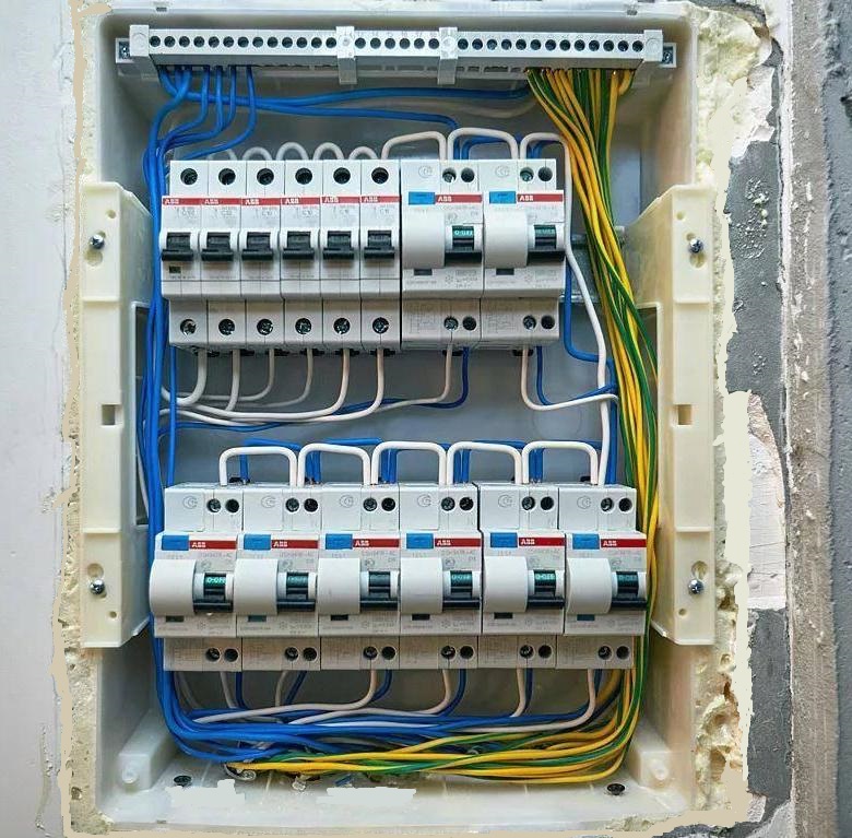 Щиток с автоматами 